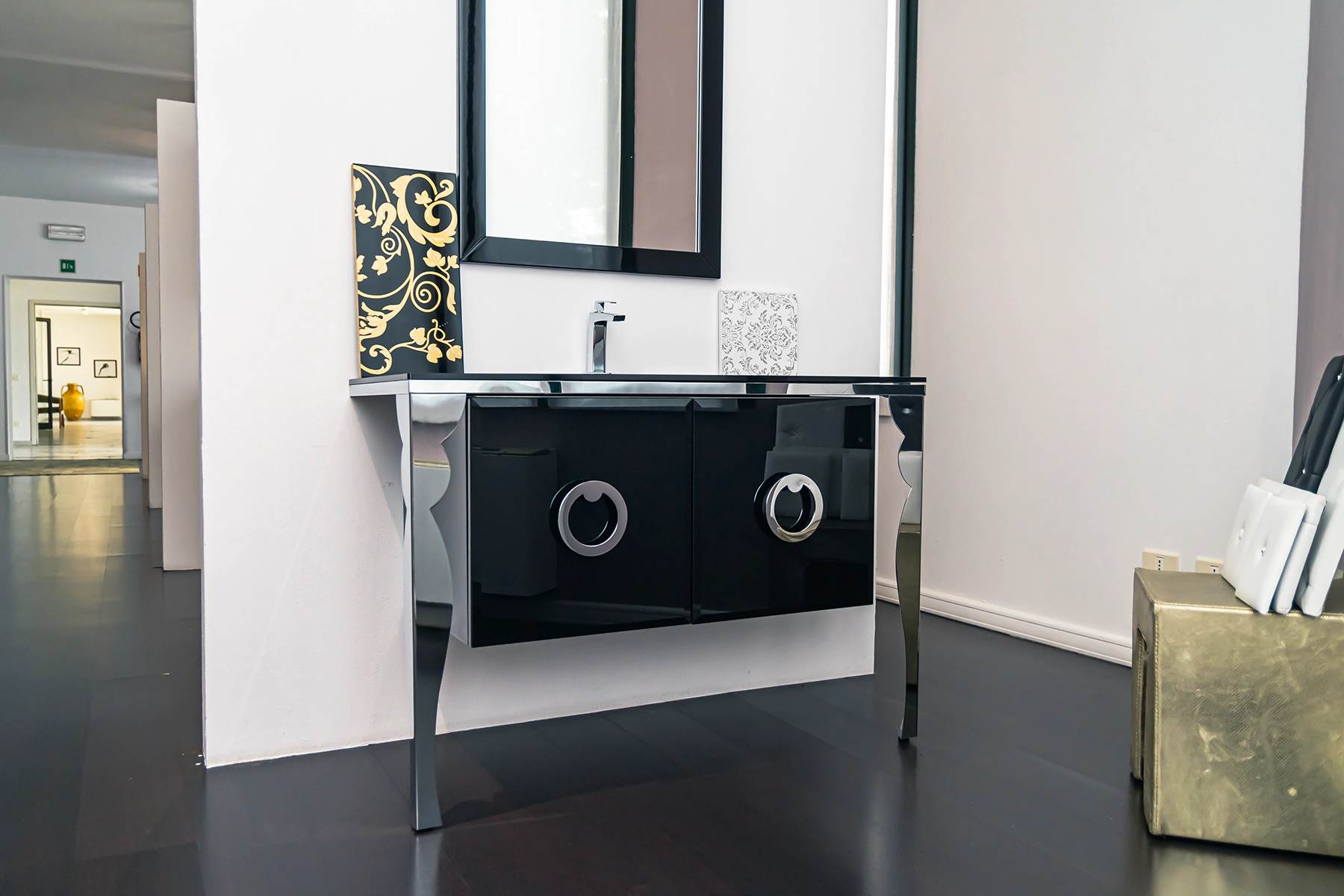 arredamento bagno in marmo lucido