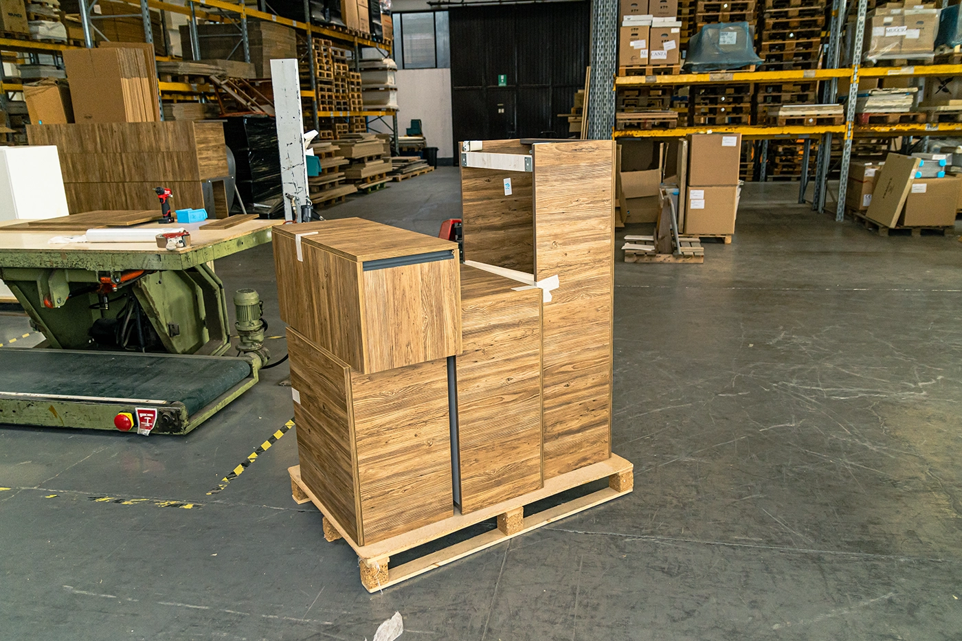 diversi ripiani della cucina per la composizione finale