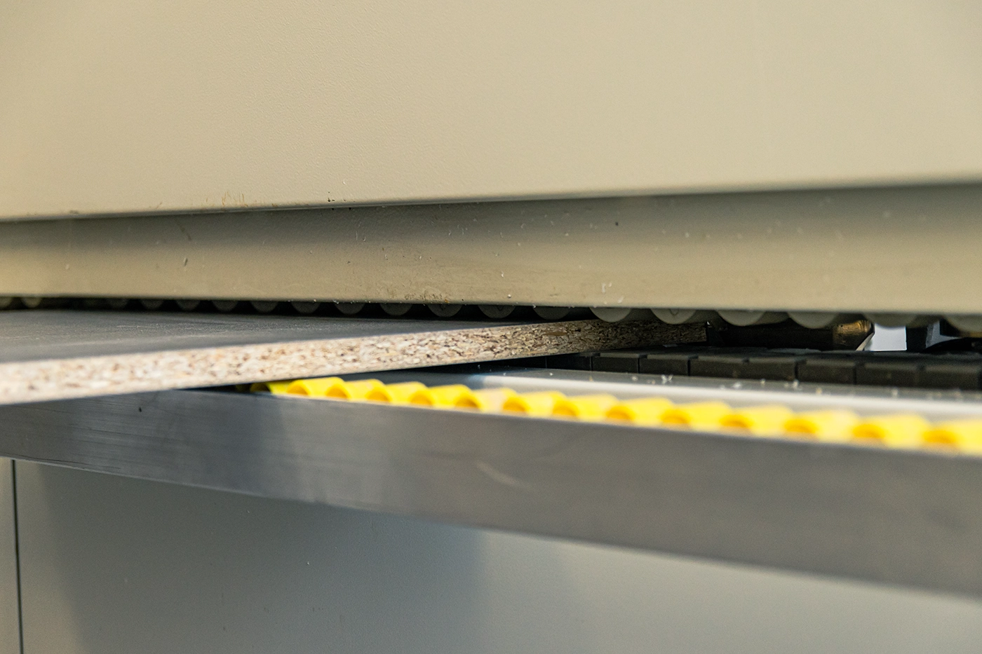 pressa per legno per la realizzazione di arredi