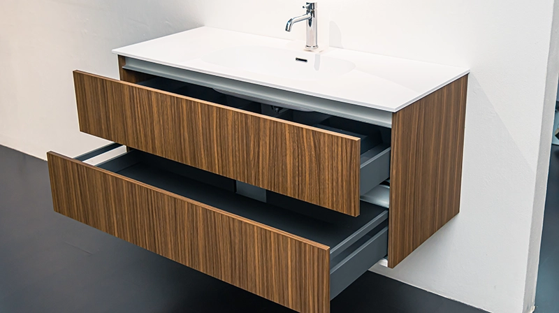 elegante lavabo con cassettoni per arredo bagno di casa